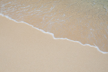 沖縄の海・砂浜の波