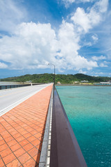 沖縄の海・浜比嘉大橋