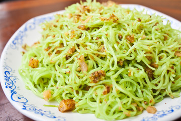 Fried Noodles with Pork Rind