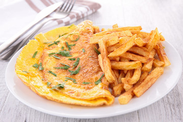 omelet and fries