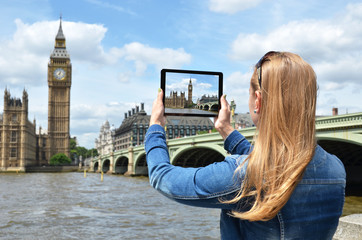 Big Ben on the screen of a tablet
