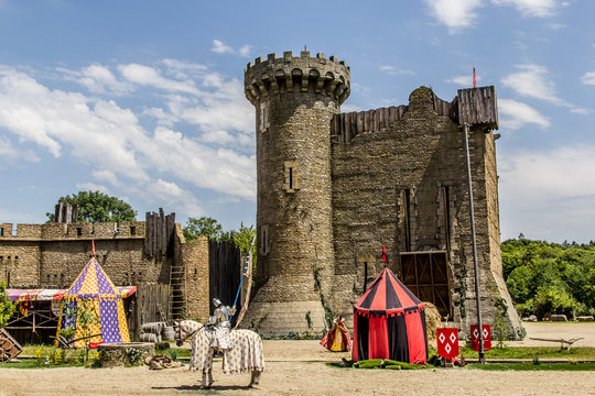 Les Chevaliers et le château du Puy du Fou