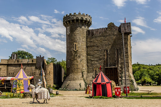 Les Chevaliers et le château du Puy du Fou