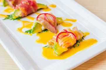 Sashimi avocado japanese food