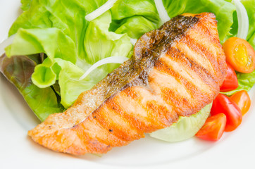 Grill salmon salad