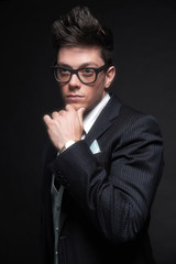 Obraz premium Stylish young business man wearing retro black glasses and dark