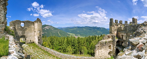 Blick von der Ruine Steinschloss ins Murtal / Steiermark