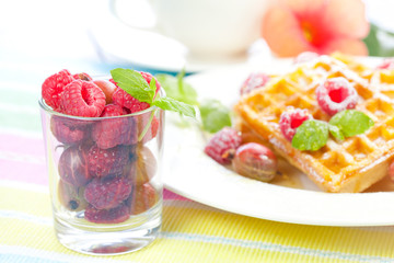 Leckere waffel desert auf dem tisch