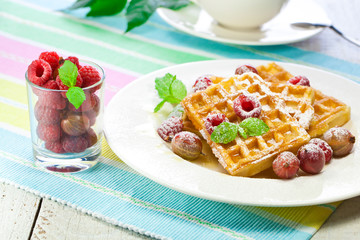 Leckere waffel desert auf dem tisch