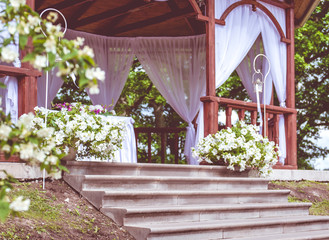 Fototapeta na wymiar Beautiful wedding gazebo with flower decoration