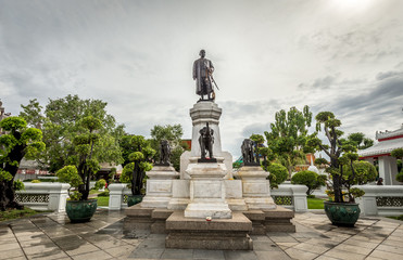 Fototapeta premium King Rama II Statue in The Temple of Dawn