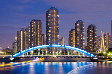 Fototapeta premium Eitai Bridge in front of high-rise buildings in Tokyo