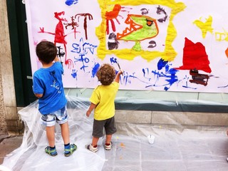 Bambini che dipingono