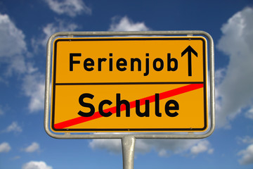 Deutsches Ortsschild Schule Ferienjob