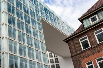 Bürogebäude alt und neu