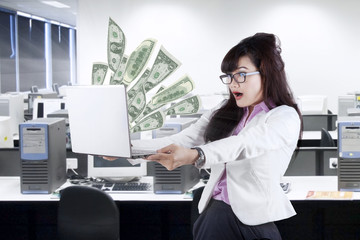 Obraz na płótnie Canvas Shocked businesswoman looking money