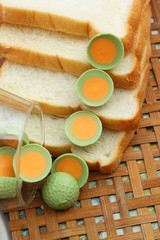 Sliced ​​bread with chocolate green