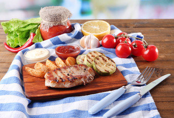 Grilled steak, grilled vegetables and fried potato pieces