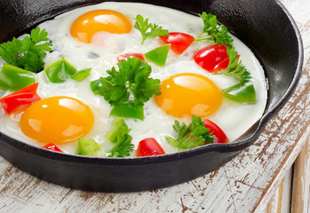 Fried eggs and vegetables