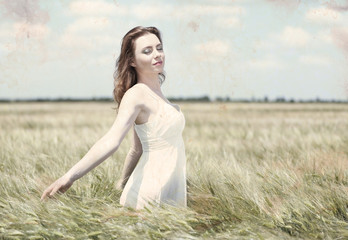 Fototapeta na wymiar Beautiful young woman in field