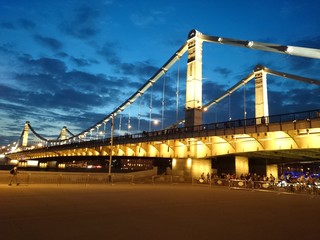 Obraz premium A bridge illuminated at the night in Moscow