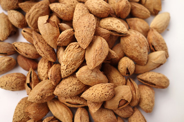 殻付き焼きアーモンド