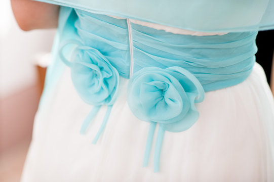 Particolare dell&rsquo;abito della sposa