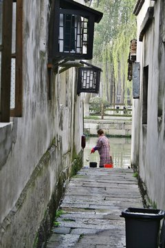 中国の路地裏で洗濯