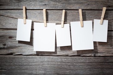 five photo paper attach to rope with clothes