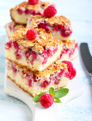 Raspberry crumble cake