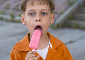 boy with ice cream