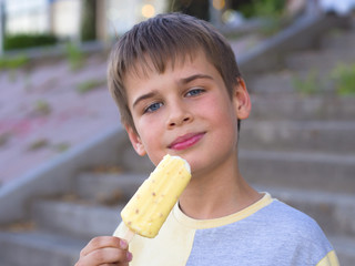 boy with ice cream