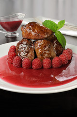 Chicken liver with raspberry sauce