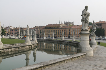 Fototapeta na wymiar Prato della Valle, Padova