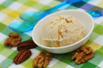 Walnut, pecan and caramel ice cream