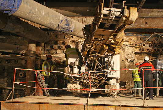 Construction of the tunnel, drilling rig works