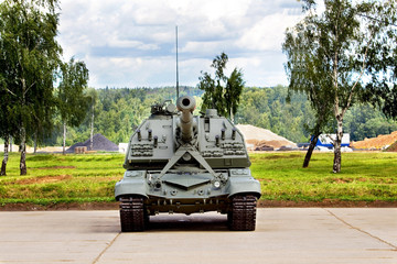 Self-propelled gun