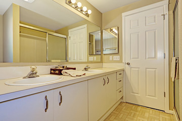 Fototapeta na wymiar Simple bathroom interior with white cabinets