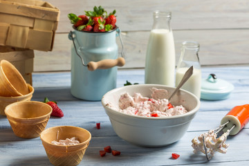 Homemade production of strawberry ice cream