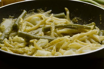Trofie liguri al pesto genovese con patate e fagiolini