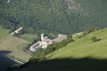 Fototapeta na wymiar Il monastero di Fonte Avellana, Marche