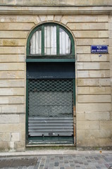 Tüt in bordeaux