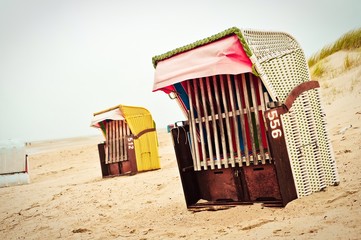 strandkörbe am meer