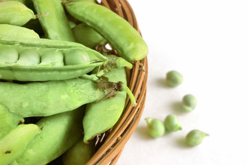 basket with green peas