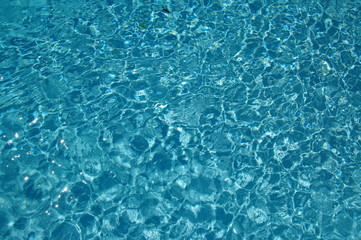 Fototapeta na wymiar Wasser in einem Pool