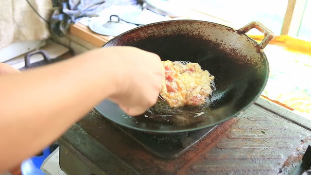 Cooking pork omelette