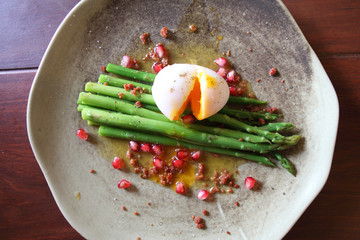 Fototapeta na wymiar Asparagus With Poached Egg