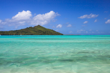 Fototapeta premium Crystal clear water and Motu, Bora Bora