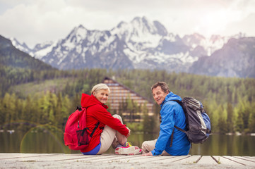 Obraz na płótnie Canvas Senior couple hiking