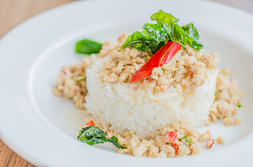 Spicy fried chicken with basil and rice